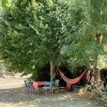 2 Bedroom Cozy In Saint-projet-saillagol *