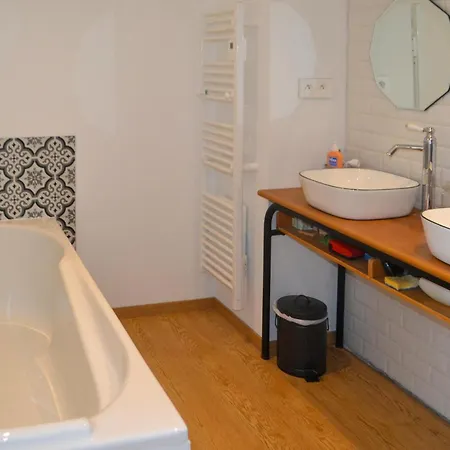 2 Bedroom Cozy In Saint-projet-saillagol Feriehus *